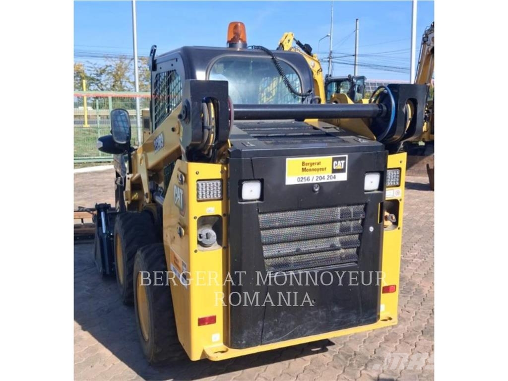 CAT 232D3 لوادر انزلاقية التوجيه