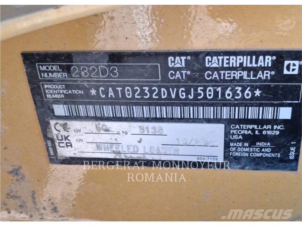 CAT 232D3 لوادر انزلاقية التوجيه