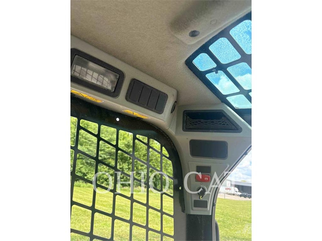 CAT 232D3 C1H1 لوادر انزلاقية التوجيه