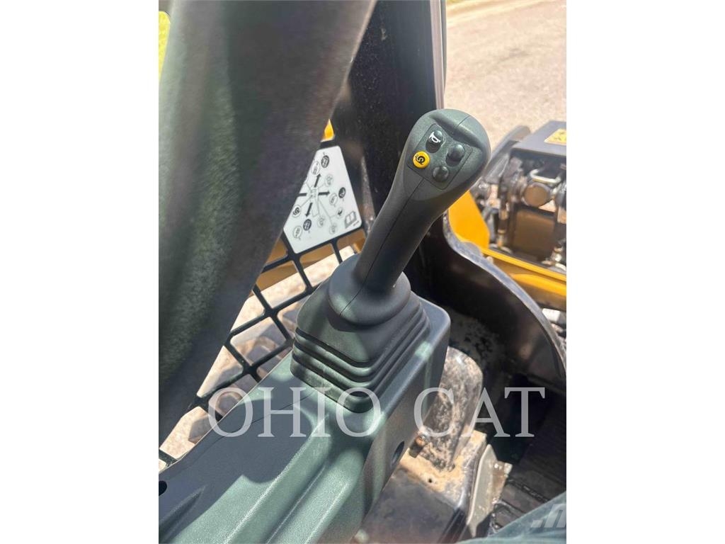 CAT 232D3 C1H1 لوادر انزلاقية التوجيه