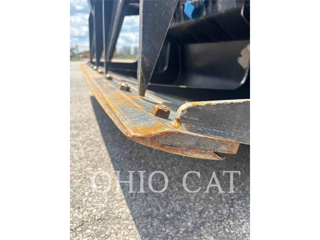 CAT 232D3 C1H1 لوادر انزلاقية التوجيه