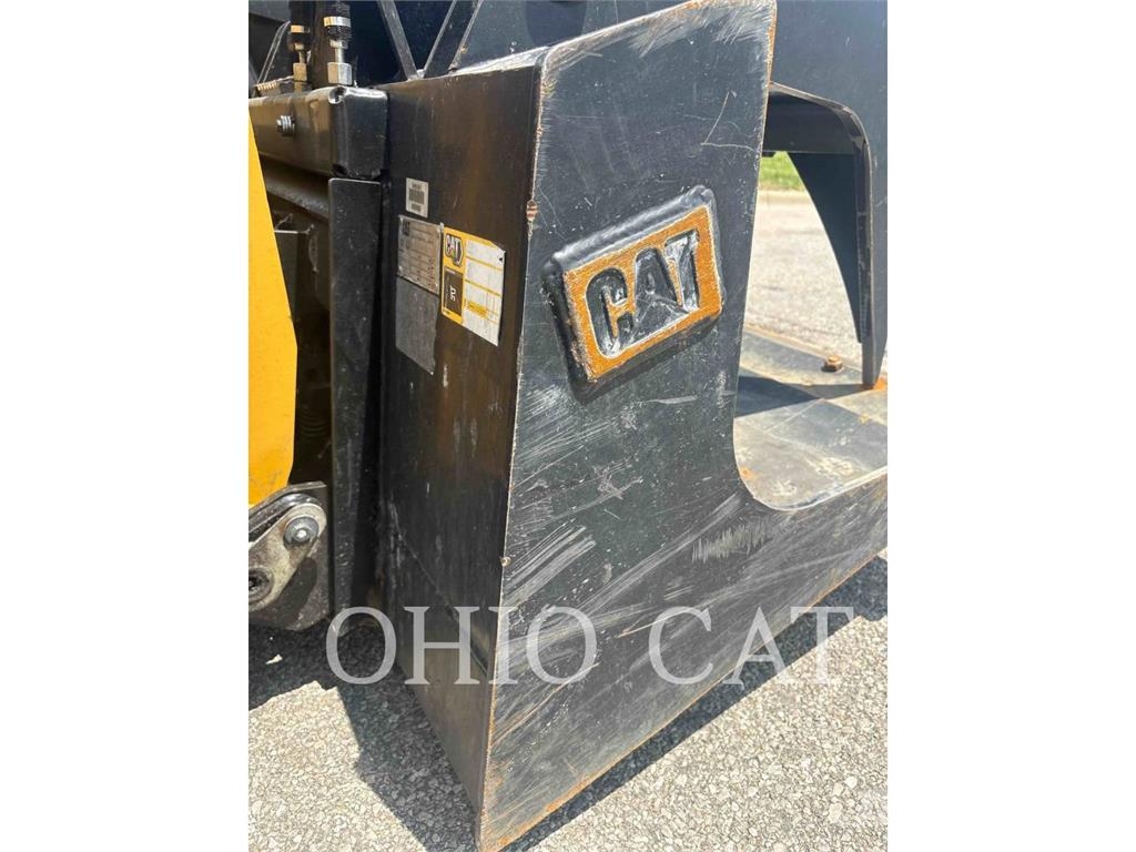 CAT 232D3 C1H1 لوادر انزلاقية التوجيه