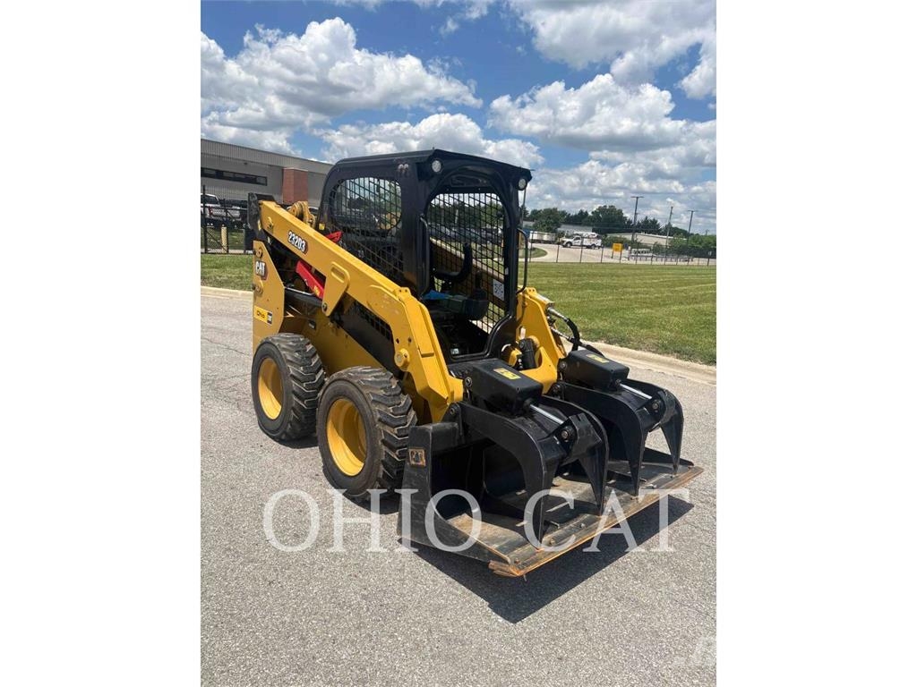 CAT 232D3 C1H1 لوادر انزلاقية التوجيه