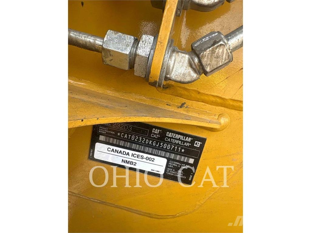 CAT 232D3 C1H1 لوادر انزلاقية التوجيه