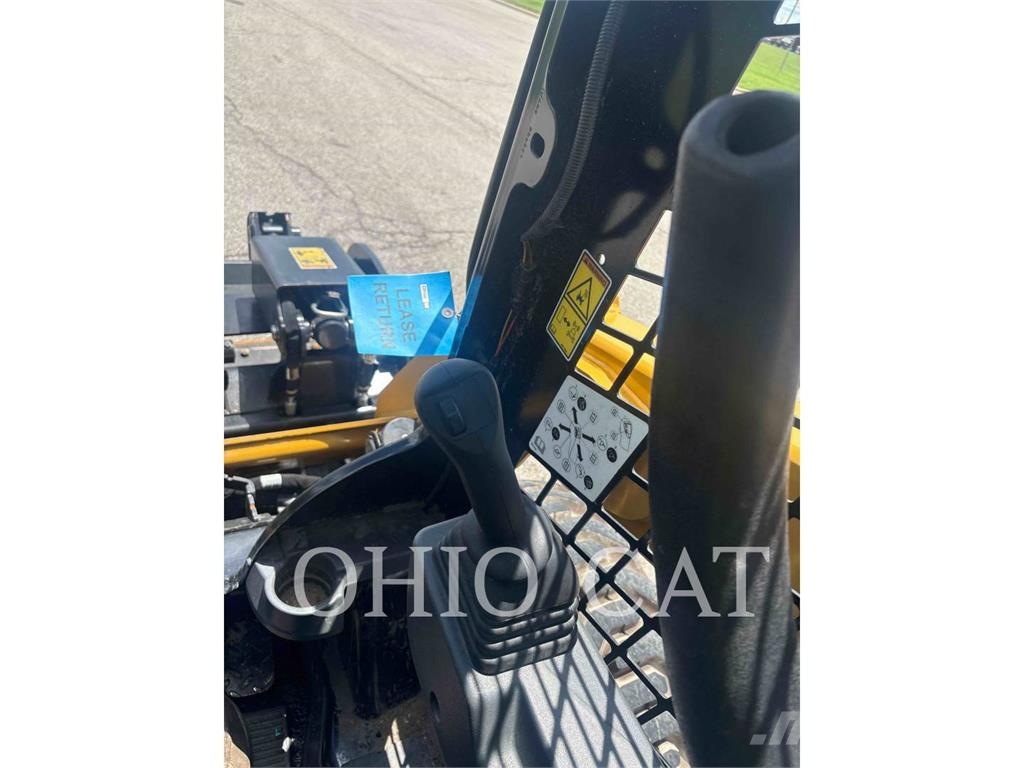 CAT 232D3 C1H1 لوادر انزلاقية التوجيه