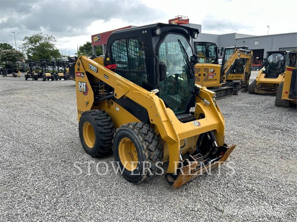 CAT 236 CAB Chargeuse compacte