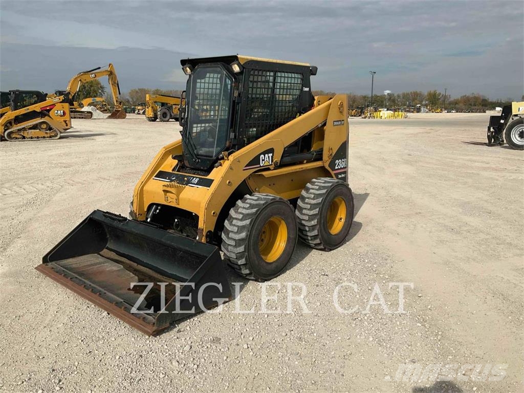 CAT 236B Skid steer mini nakladalci