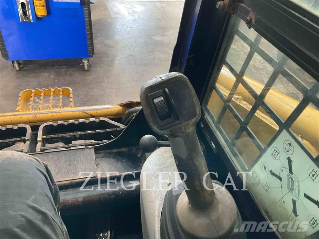 CAT 236B Skid steer mini nakladalci