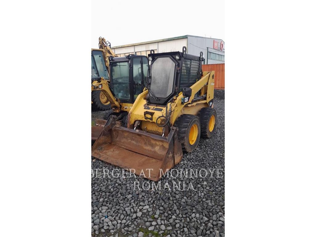 CAT 236B3 لوادر انزلاقية التوجيه