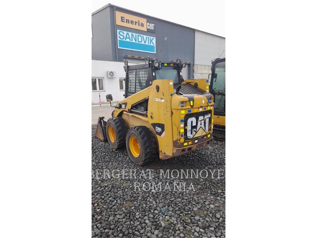 CAT 236B3 لوادر انزلاقية التوجيه