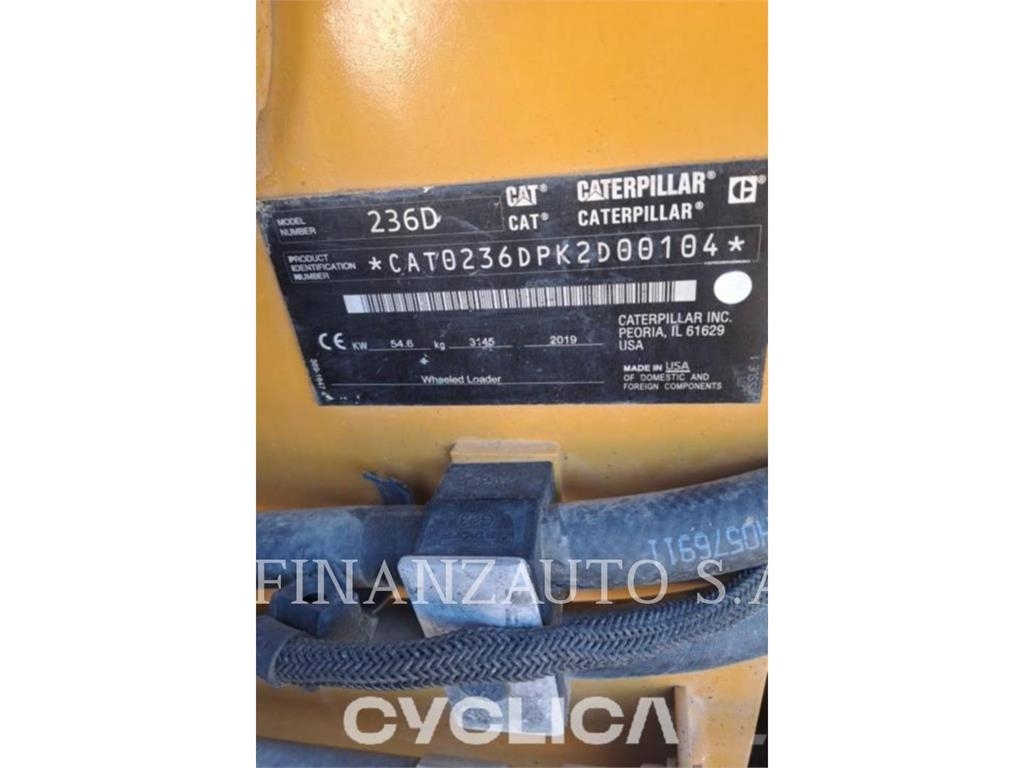 CAT 236D Chargeuse compacte