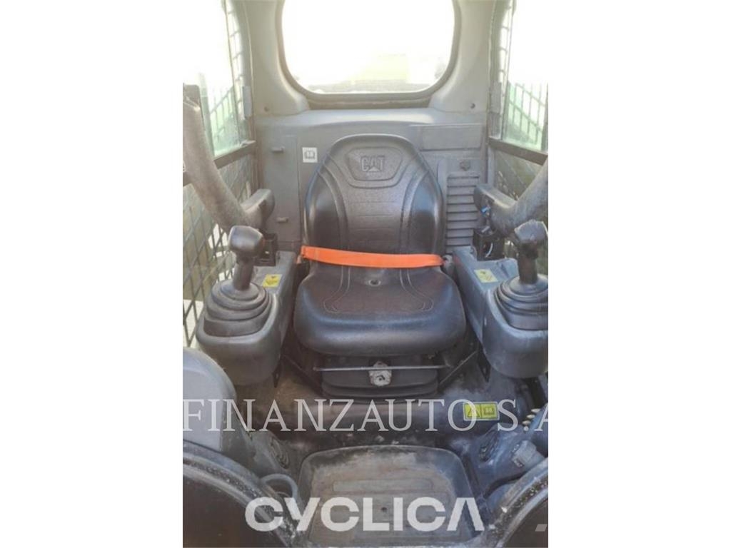 CAT 236D Chargeuse compacte
