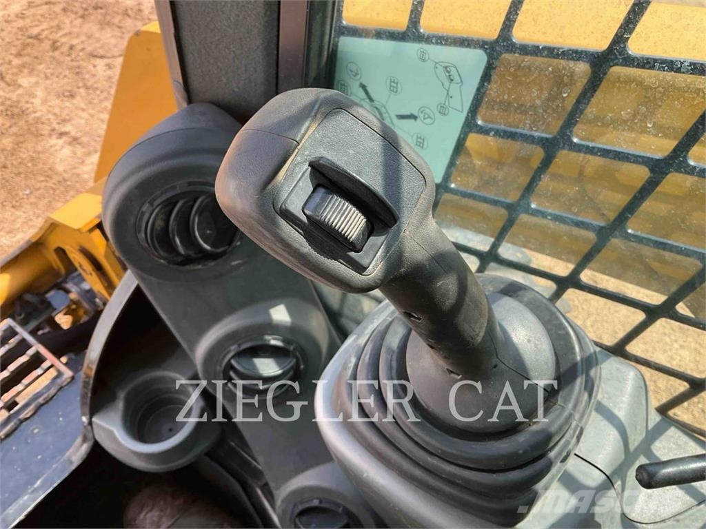 CAT 236D Kompaktlader