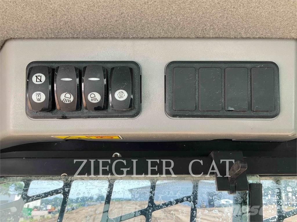 CAT 236D Kompaktlader