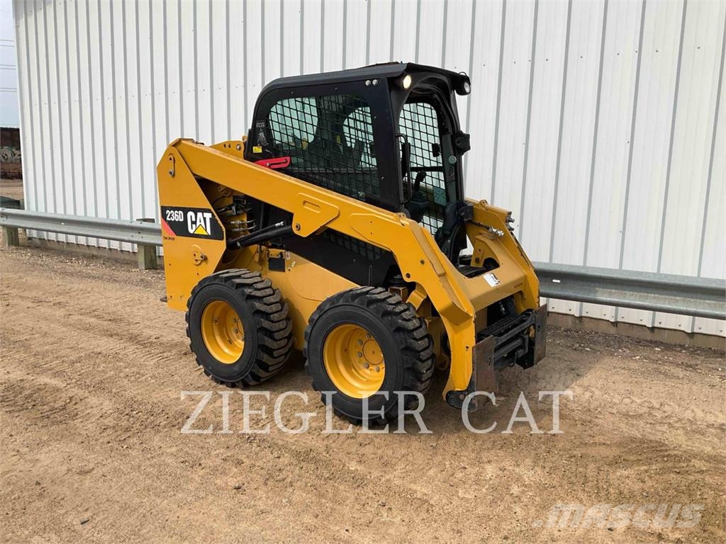 CAT 236D Kompaktlader