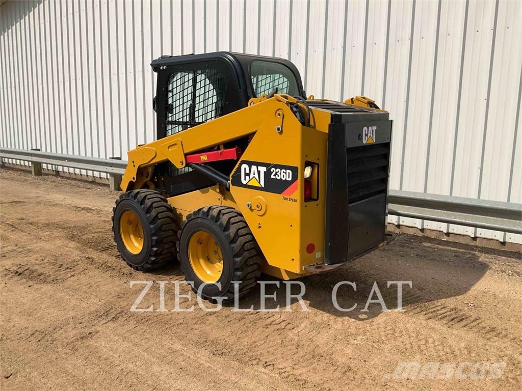 CAT 236D Kompaktlader
