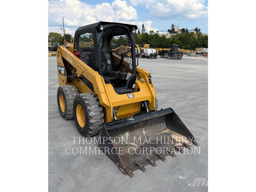 CAT 236D Chargeuse compacte