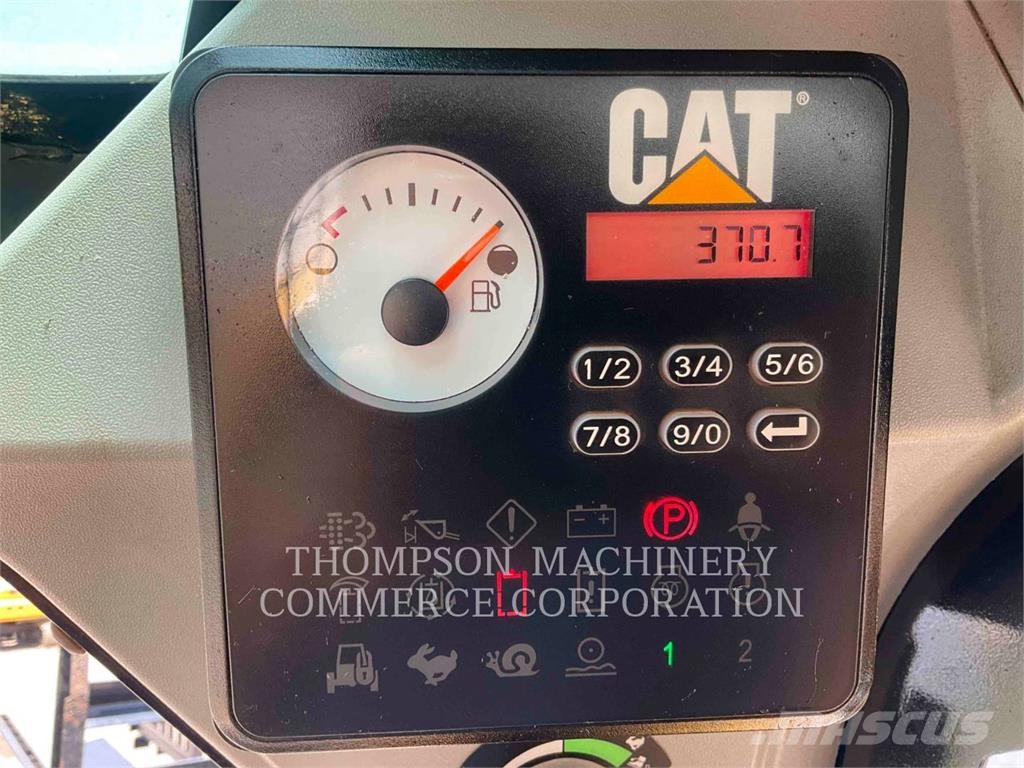 CAT 236D Chargeuse compacte