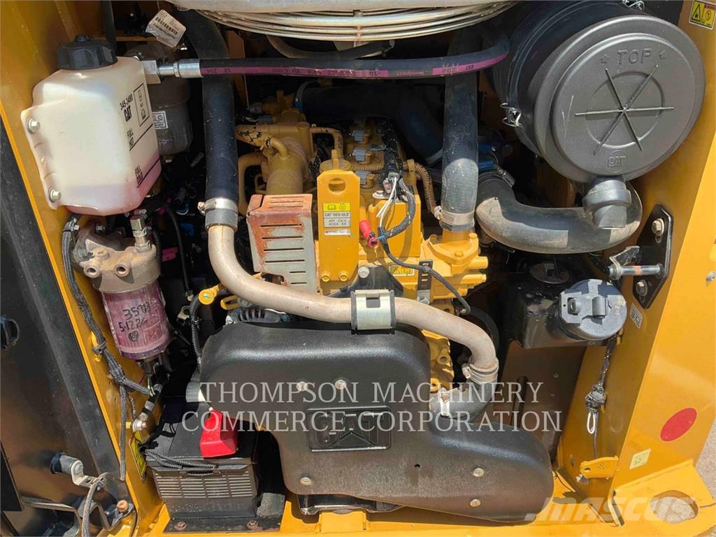 CAT 236D Chargeuse compacte