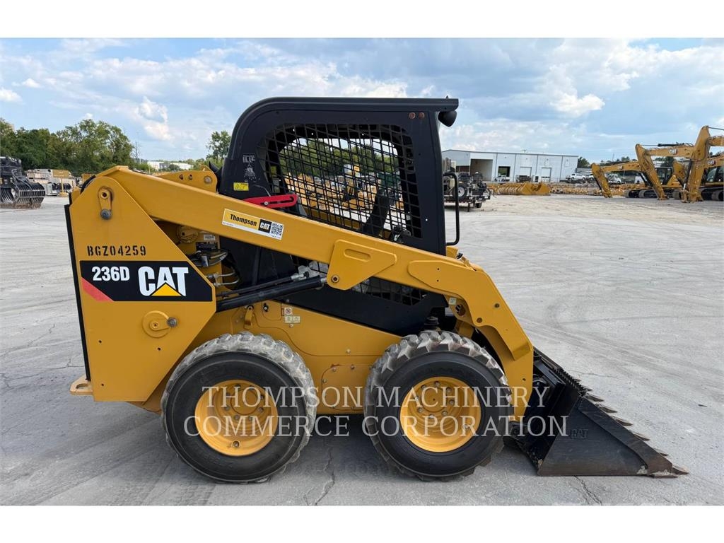 CAT 236D Chargeuse compacte