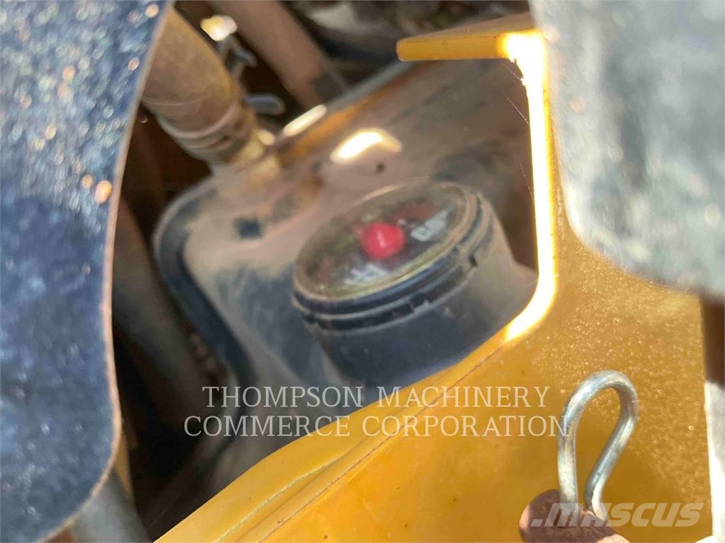 CAT 236D Chargeuse compacte