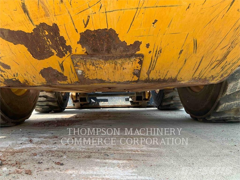 CAT 236D Chargeuse compacte