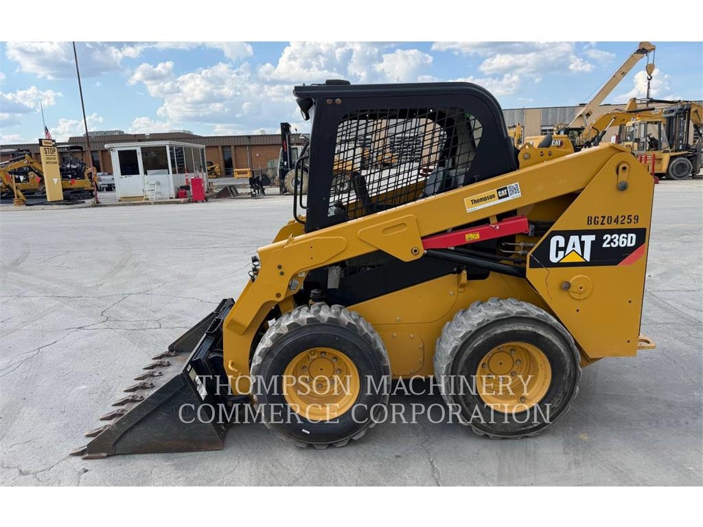 CAT 236D Chargeuse compacte