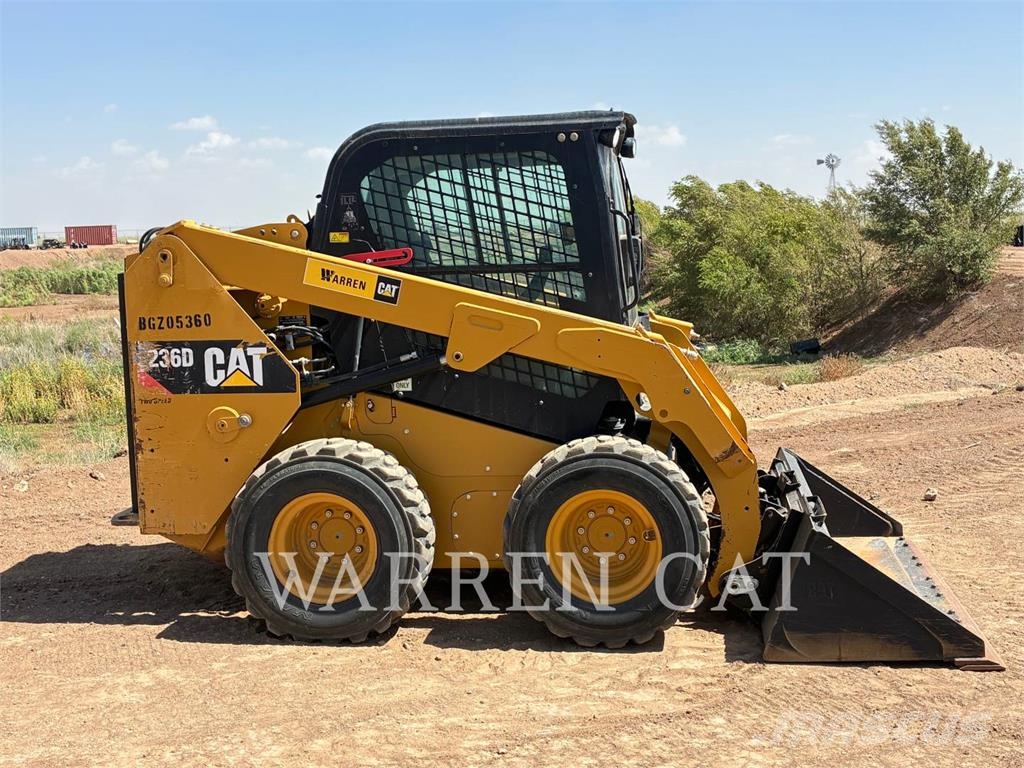 CAT 236D Kompaktlader