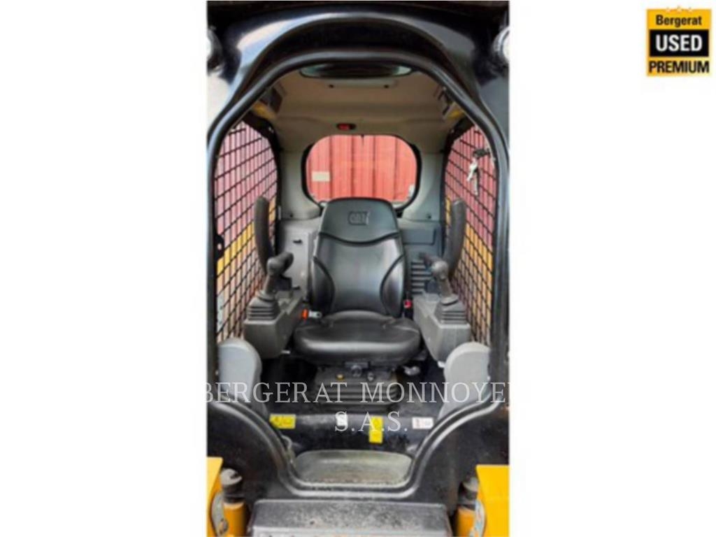 CAT 236D3 Chargeuse compacte