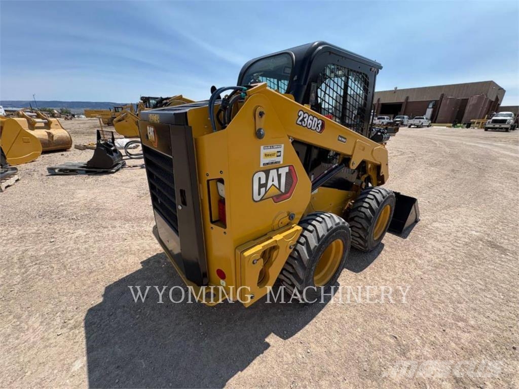 CAT 236D3 Kompaktlader