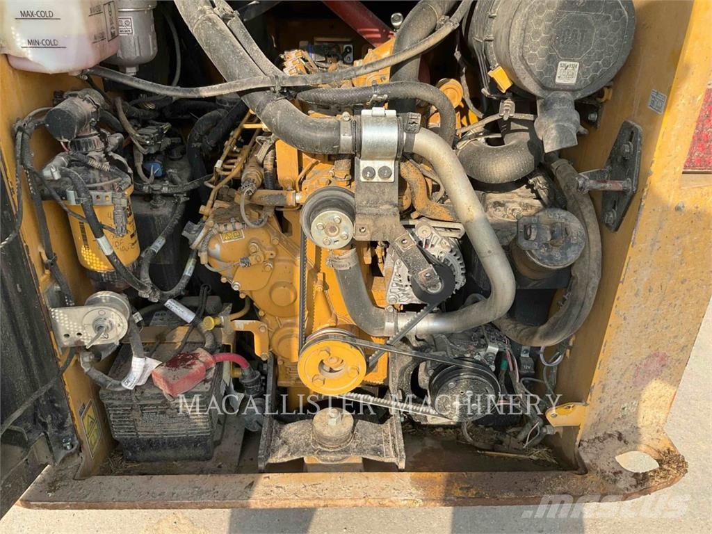 CAT 236D3 Skid steer mini nakladalci