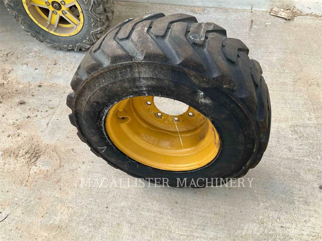 CAT 236D3 Skid steer mini nakladalci