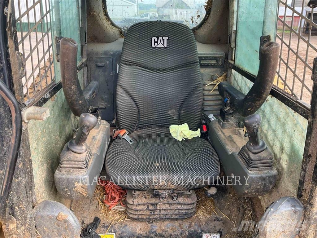 CAT 236D3 Skid steer mini nakladalci
