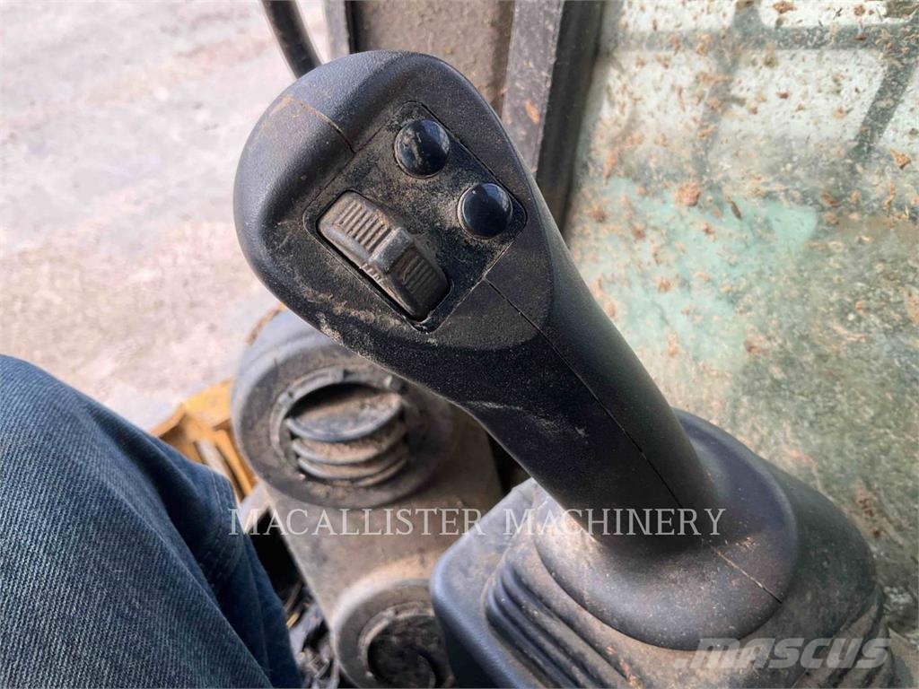 CAT 236D3 Skid steer mini nakladalci