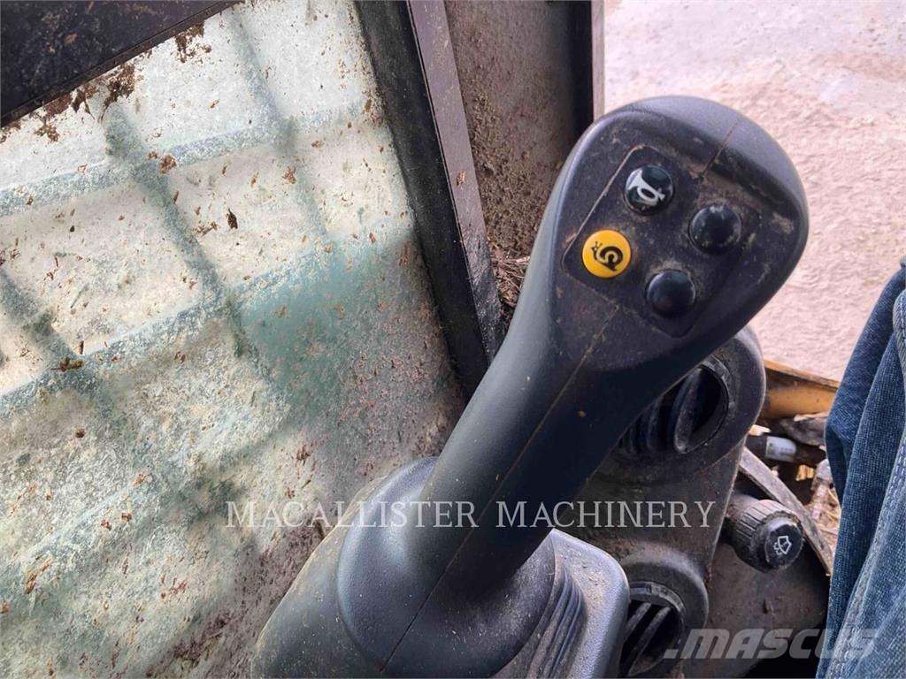 CAT 236D3 Skid steer mini nakladalci