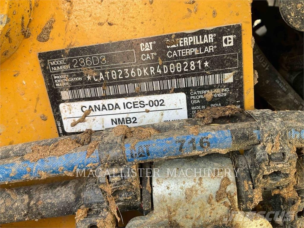 CAT 236D3 Skid steer mini nakladalci
