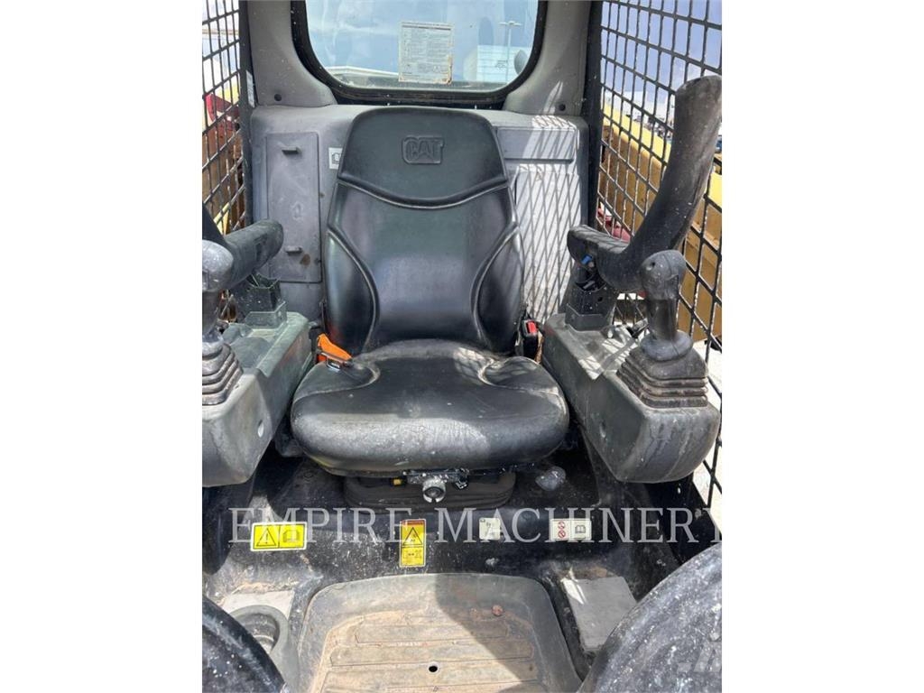 CAT 236D3 Skid steer loaders