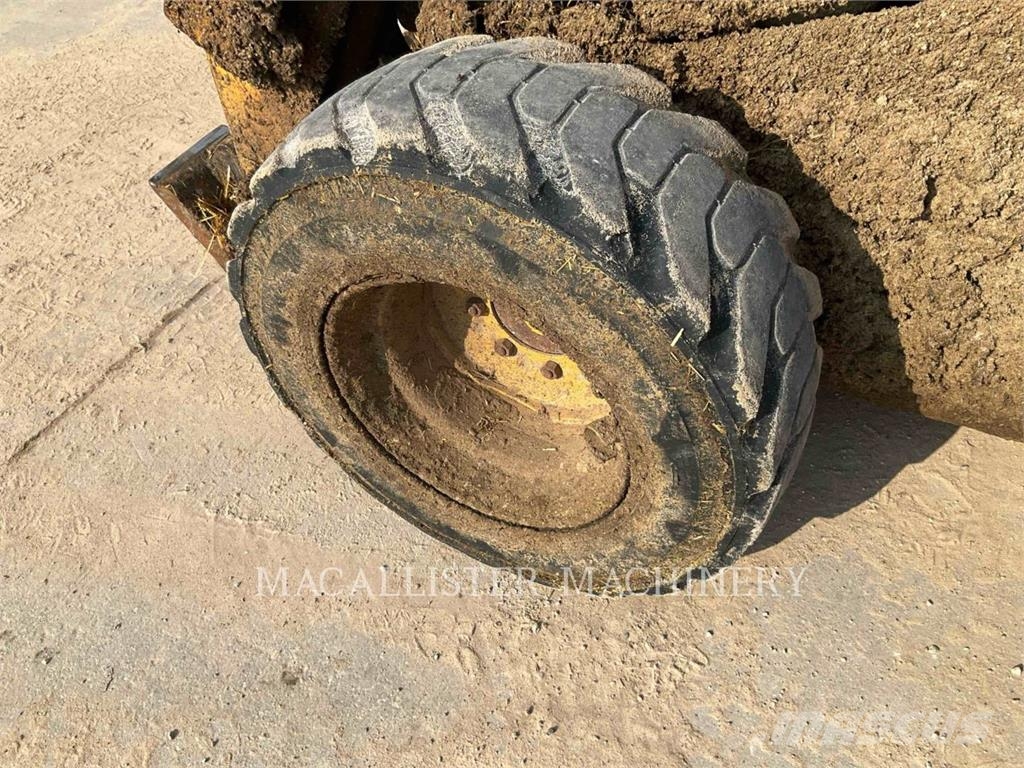 CAT 236D3 AQ Kompaktlastere