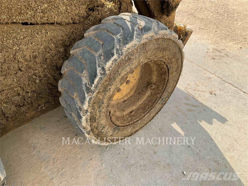 CAT 236D3 AQ Kompaktlastere
