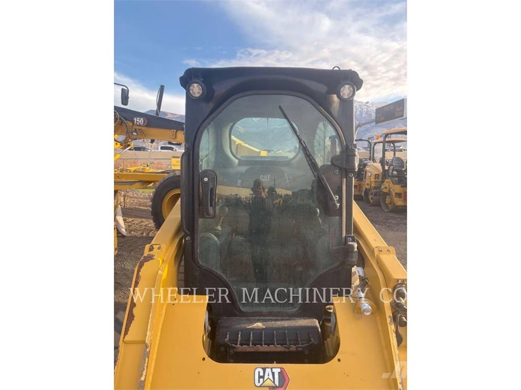 CAT 236D3 C3H2 لوادر انزلاقية التوجيه