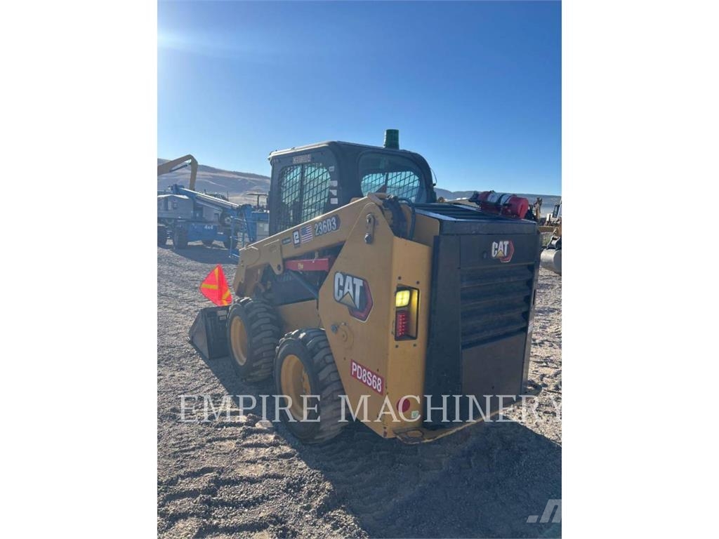 CAT 236D3 CA Міні-навантажувачі