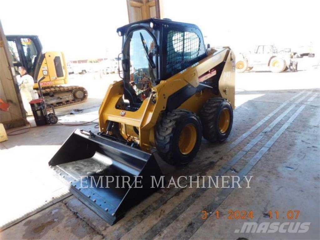 CAT 236D3 CA لوادر انزلاقية التوجيه