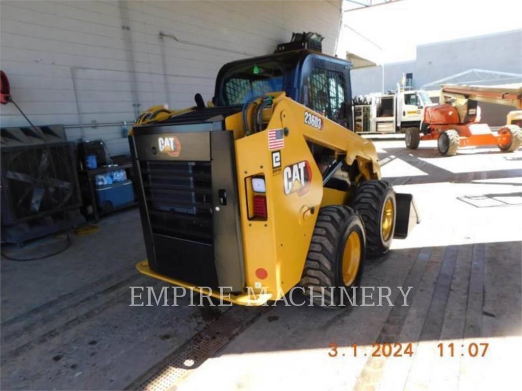 CAT 236D3 CA لوادر انزلاقية التوجيه