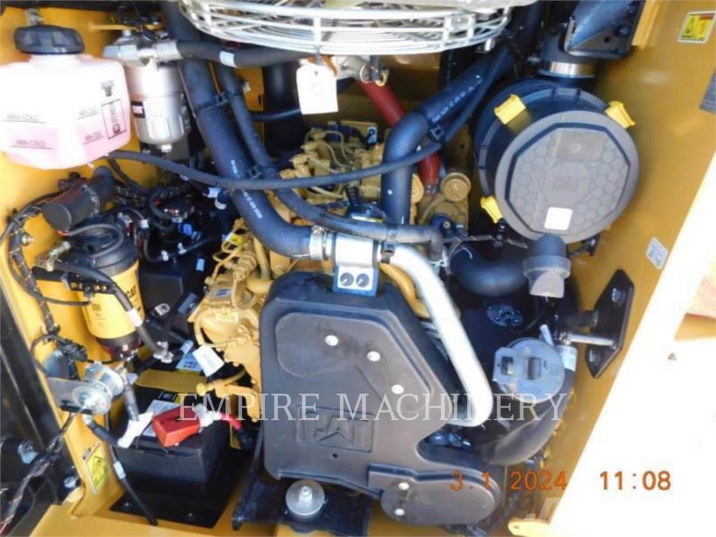 CAT 236D3 CA لوادر انزلاقية التوجيه