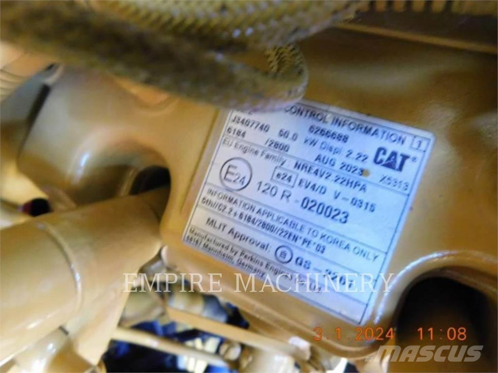 CAT 236D3 CA لوادر انزلاقية التوجيه