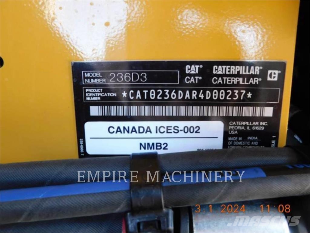 CAT 236D3 CA لوادر انزلاقية التوجيه