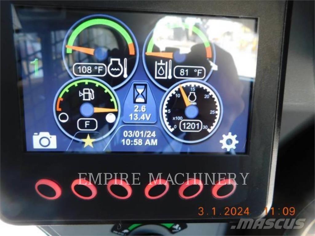 CAT 236D3 CA لوادر انزلاقية التوجيه