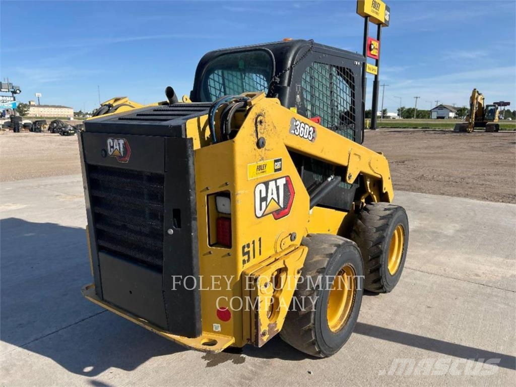 CAT 236D3STD1C Skid steer mini nakladalci