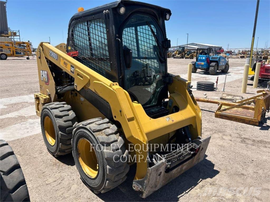 CAT 236D3STD1C Skid steer mini nakladalci