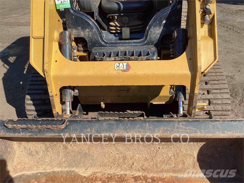 CAT 239D3 لوادر انزلاقية التوجيه